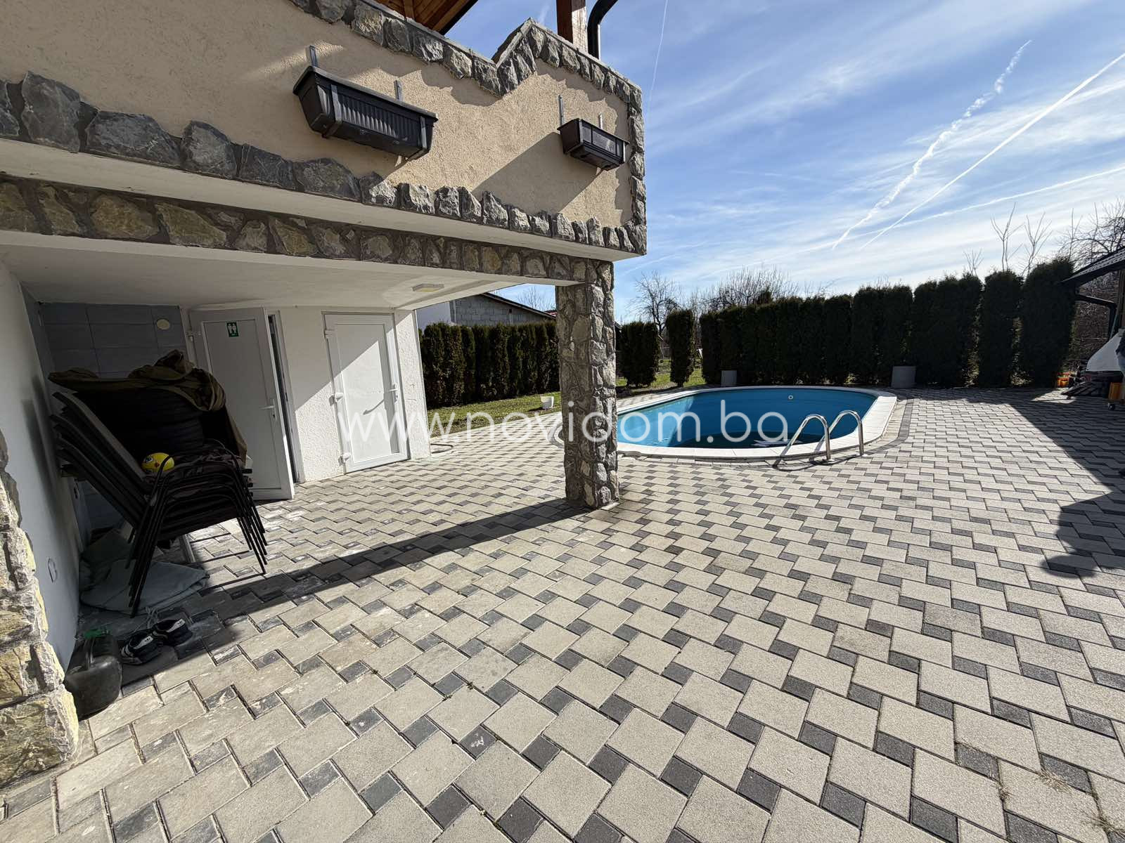 PRODAJE SE - Kuća sa bazenom - Kralje - BIHAĆ